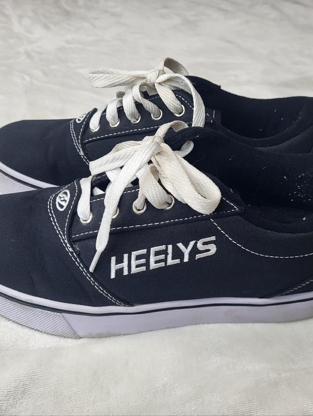 Heelys Men's Black Canvas Skate Shoes with White Laces - Picture 2 of 12